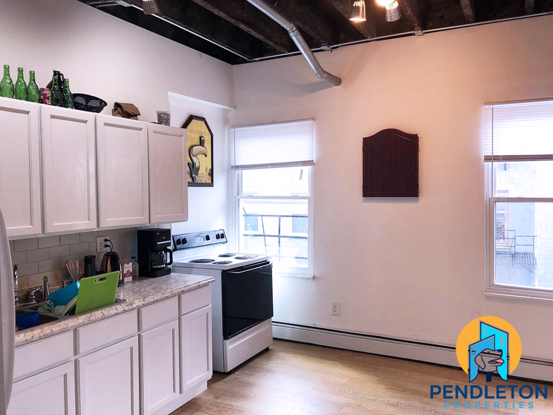 Building Photo - 525 E 13th St