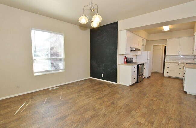 Building Photo - Charming Home in Caldwell