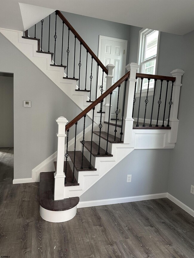 Building Photo - 12 S Jackson Ave