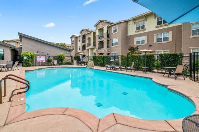 Building Photo - Completely Remodeled Two Bedroom Condo in ...