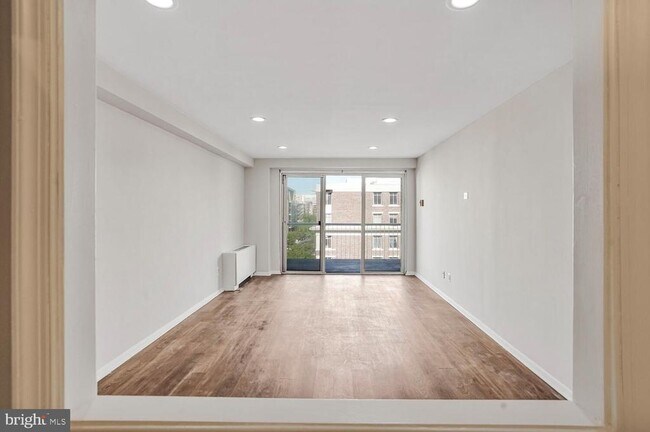 Building Photo - 730 24th St NW