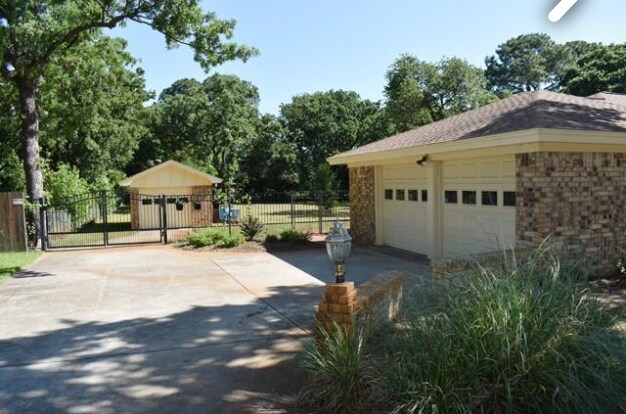 Building Photo - 600 Colleyville Terrace