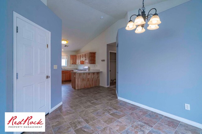 Building Photo - Dog Friendly - 3 Bedroom, 2 Bathroom Prope...