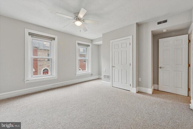 Building Photo - 158 Green Ln