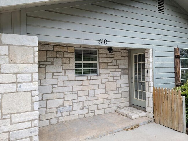 Building Photo - 610 Rees St
