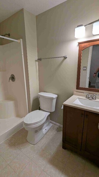 Building Photo - 146 Villa Dr