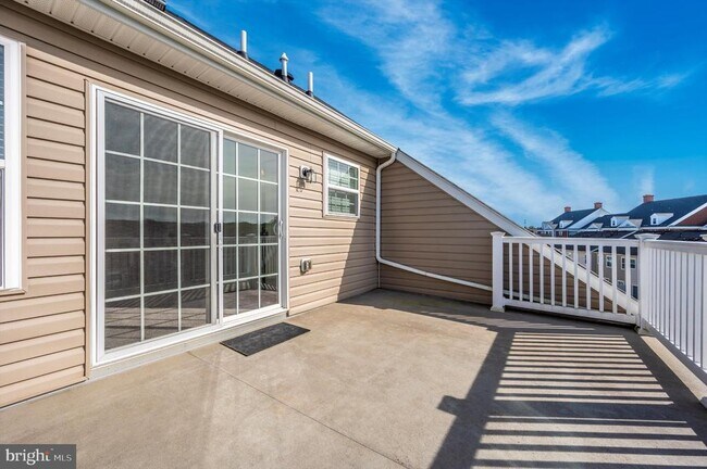 Building Photo - 7780 Dagny Wy