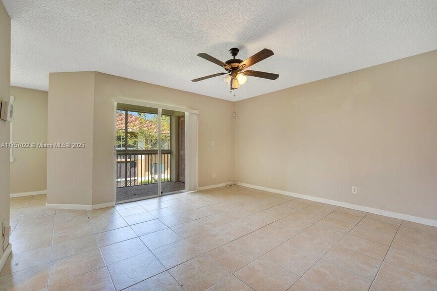 Building Photo - 8021 Sanibel Dr