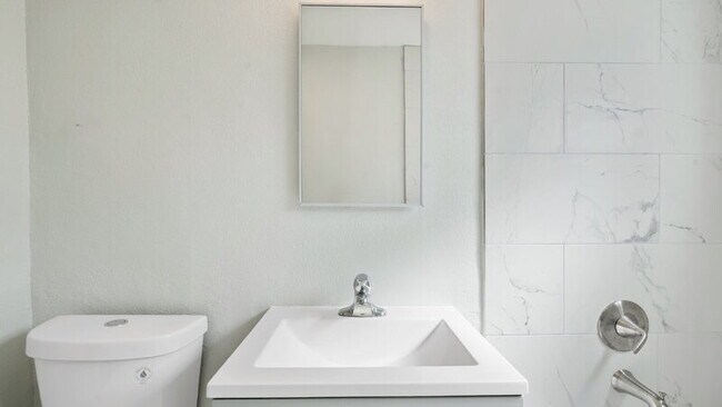Building Photo - 247 San Jacinto Dr