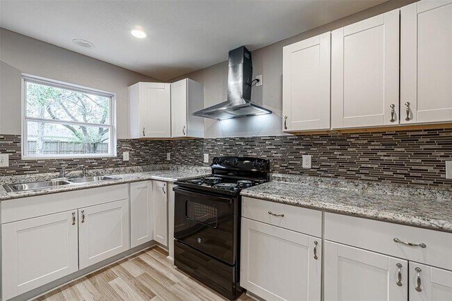 Building Photo - 4909 Higgins St