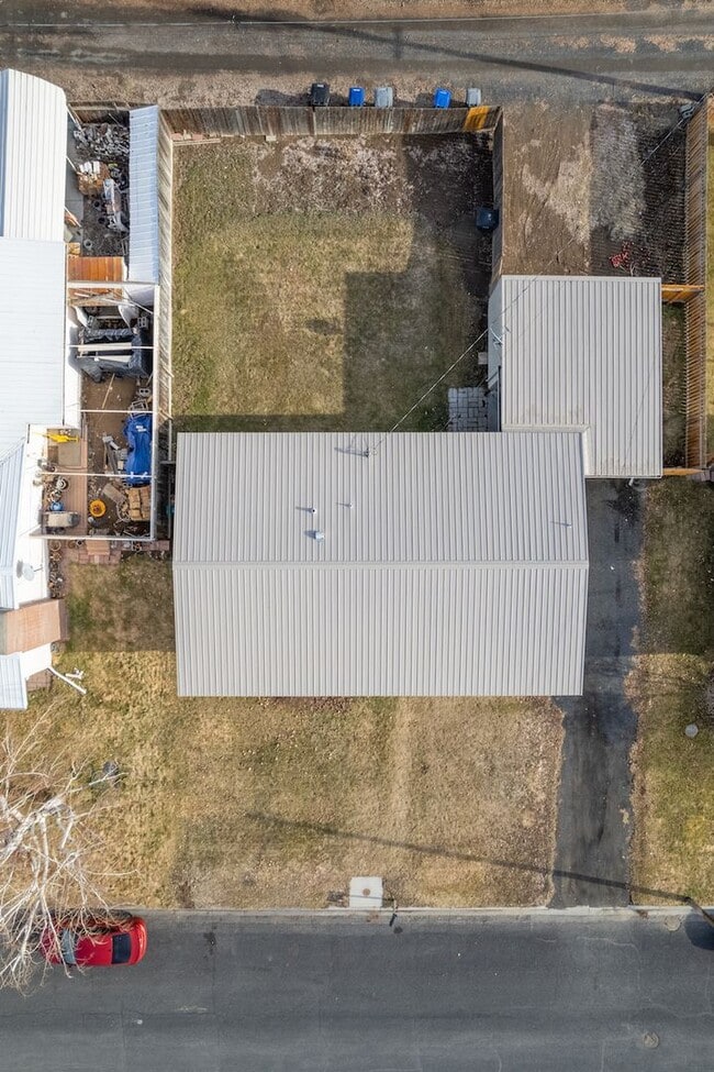 Building Photo - Updated Rambler w/ Fenced Backyard!