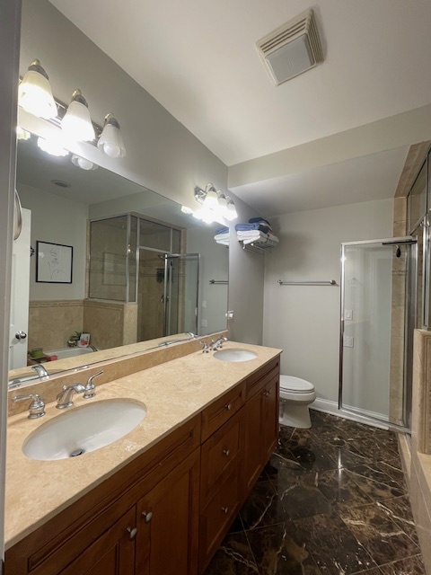 Master bathroom - 1711 S Racine Ave