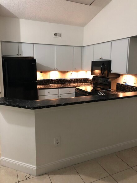 Building Photo - 2445 SW 18th Ter