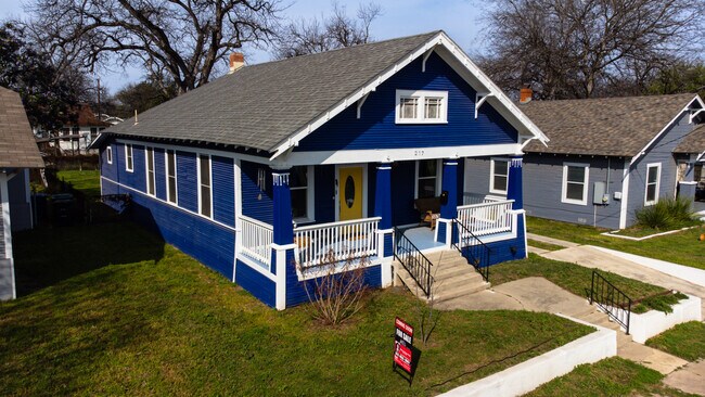 Building Photo - 207 Dilworth St