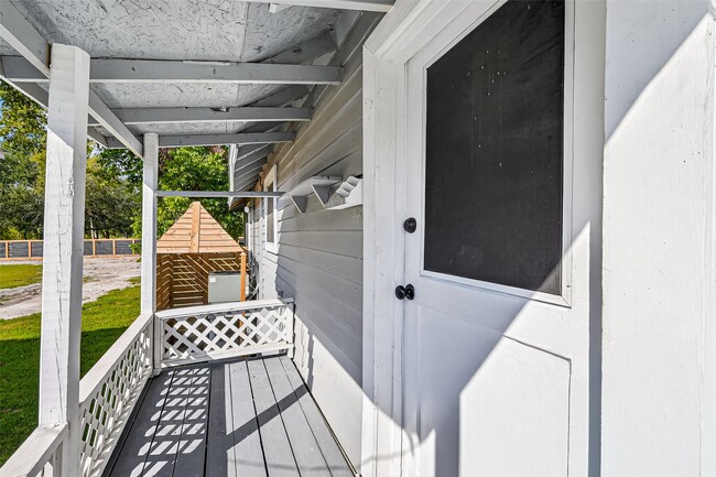 Building Photo - 9629 Sunnywood Dr