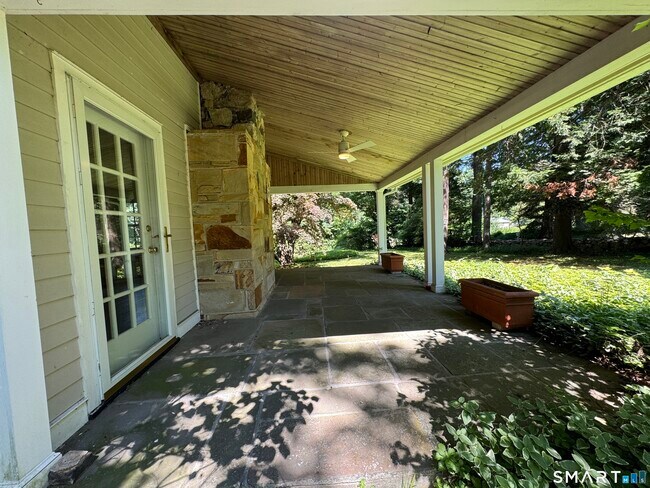 Building Photo - 153 Black Rock Tpke