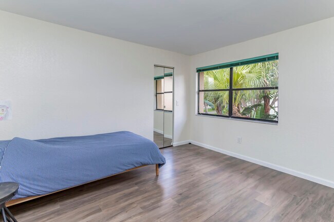 Building Photo - 6166 Via Laguna Ln