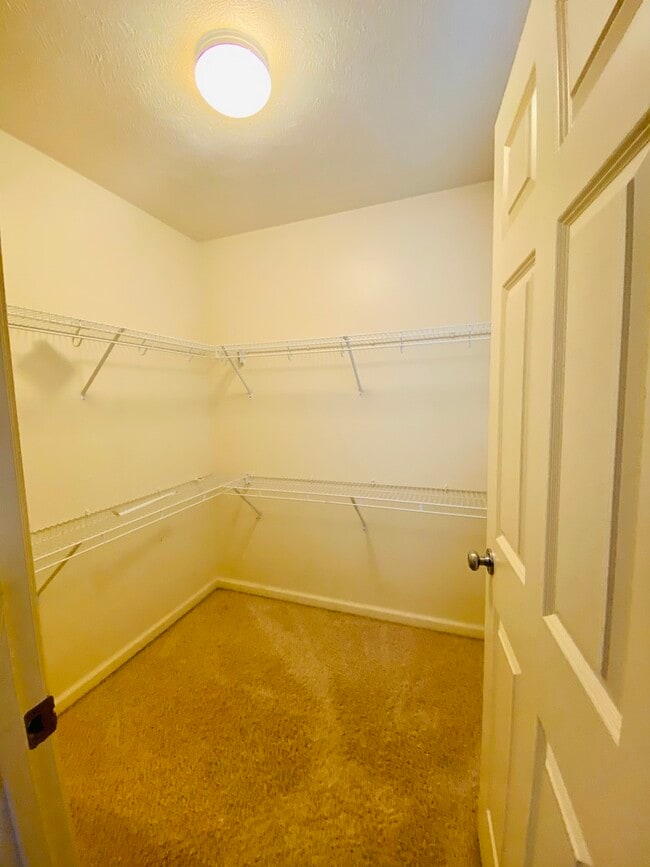 Building Photo - 1112 Ekstam Dr