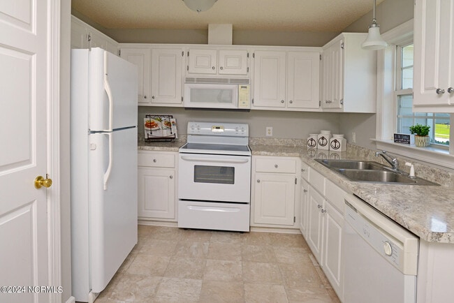 Building Photo - 2008 Penncross Dr