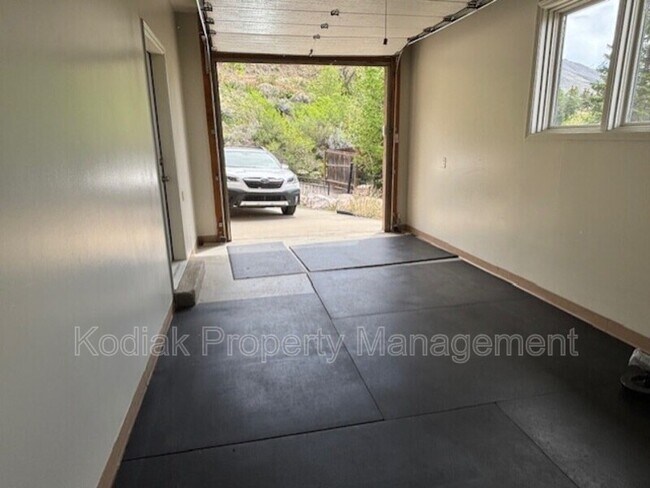 Building Photo - 3608 E Crest Mount Cir