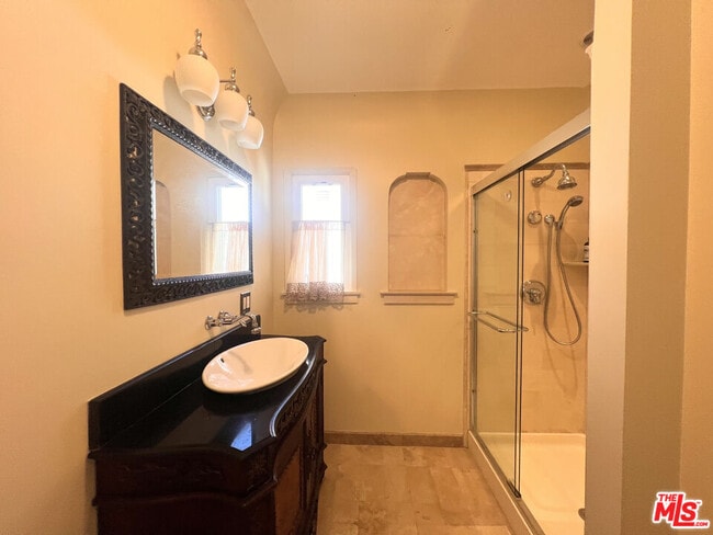 Building Photo - 2652 S Bedford St