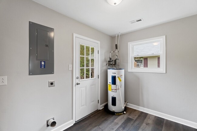 Building Photo - 2916 Knight Rd