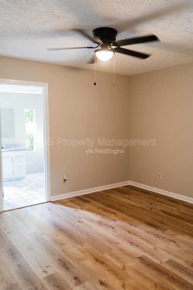 Building Photo - 1816 Lively Rd