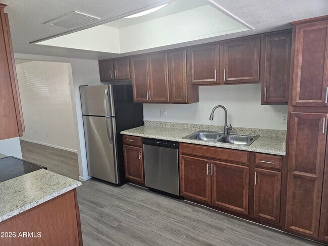 Building Photo - 3810 E Earll Dr