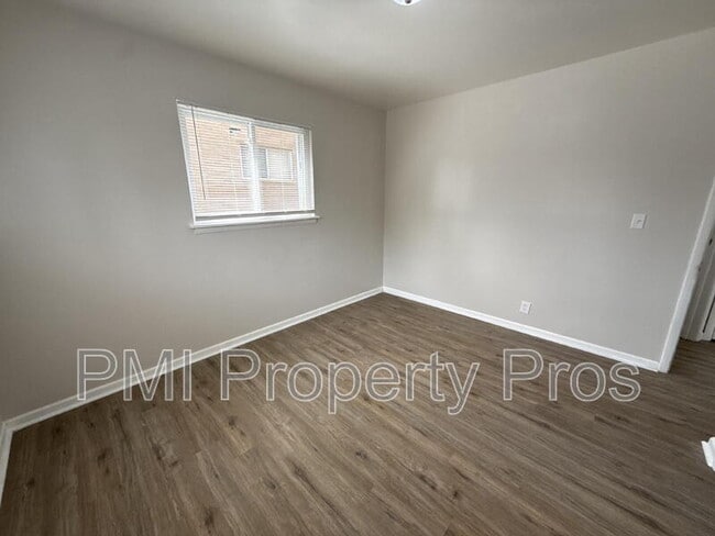 Building Photo - 7701 W Hampton Ave