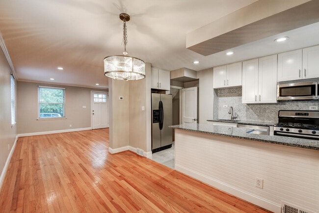 Building Photo - 8451 Water Oak Rd