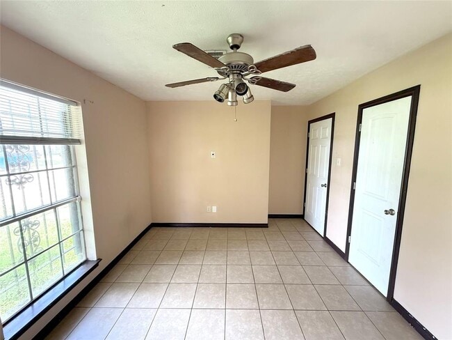 Building Photo - 7130 Kings Dr