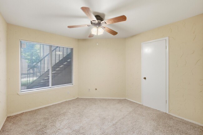 Building Photo - 2311 Basil Dr