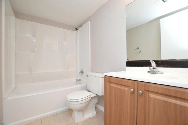 Building Photo - 320