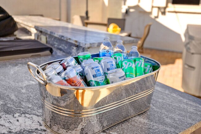 Building Photo - 8259 E Mulberry Ln