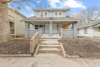 Building Photo - 822 N Bradley Ave