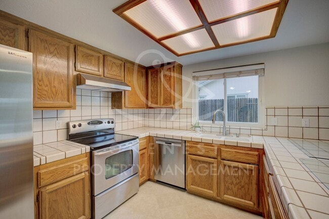 Building Photo - Walking distance to Joiner Park; GREAT corner lot home in Lincoln CA