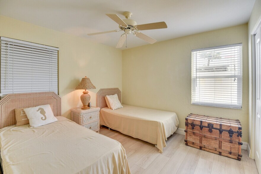 Building Photo - 8 Tropical Dr