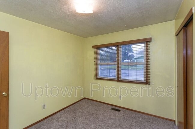 Building Photo - 7211 N Reno Ave