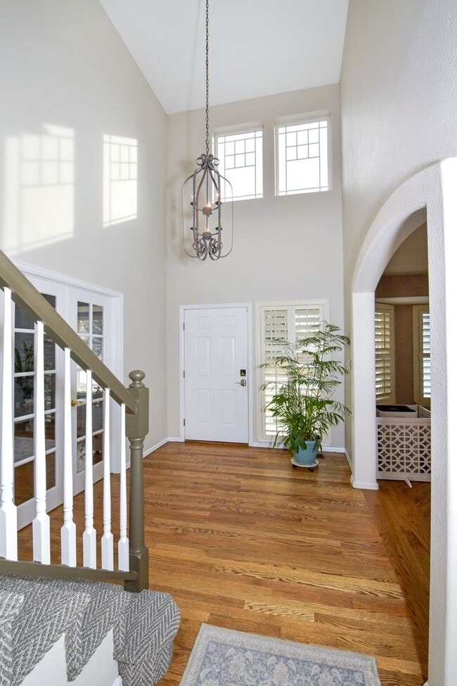 Building Photo - Spacious 2-Story with Mountain Views School District-20