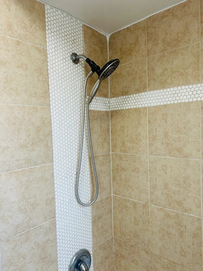 Building Photo - 11350 Oakcenter Dr