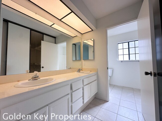 Building Photo - Move-in ready townhome in desirable Summerhill community in Encinitas!