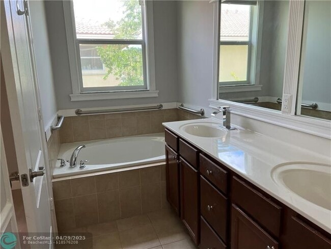 Building Photo - 9428 SW Merlin Ct