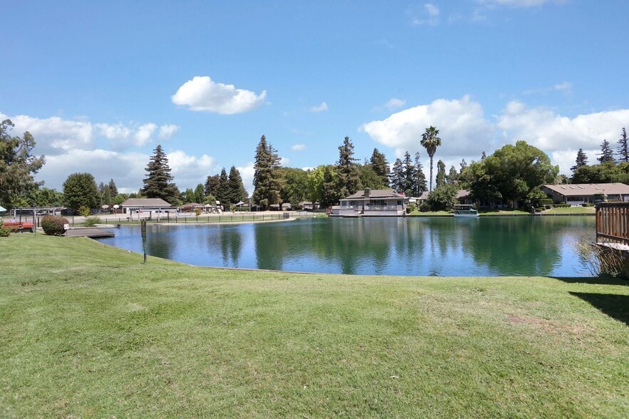 Building Photo - 3702 W Benjamin Holt Dr