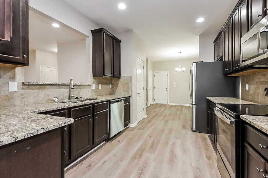 Building Photo - 4038 Lake Manor Way