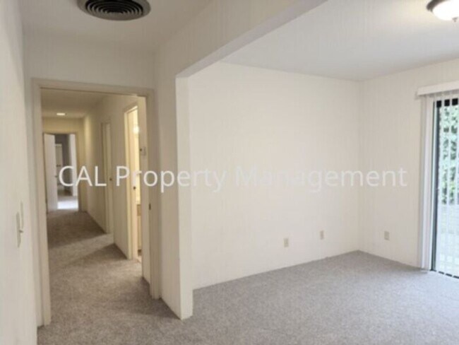 Building Photo - Beautiful 3-Bedroom Pebble Beach Home!