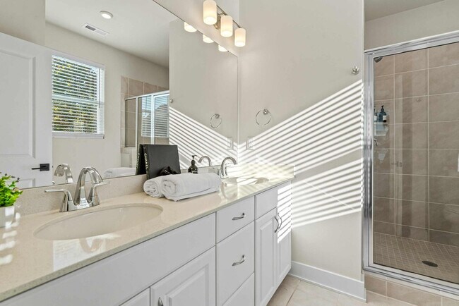 Building Photo - 3023 Jolene Ct