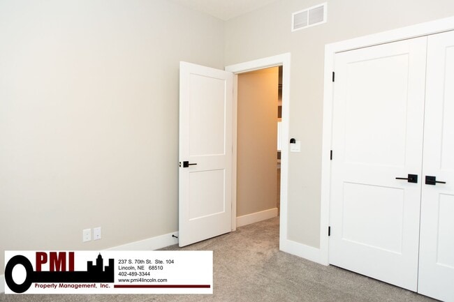 Building Photo - 5 Bedroom and 3 Bathroom House