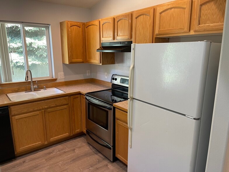 Building Photo - 1635 W Monet Dr