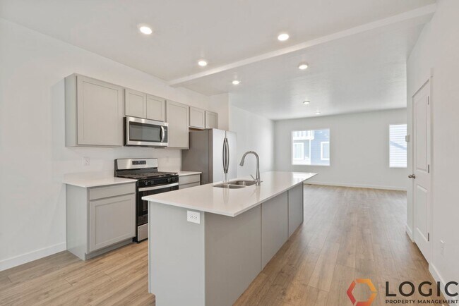 Building Photo - 3948 N Eagle Pt Ln