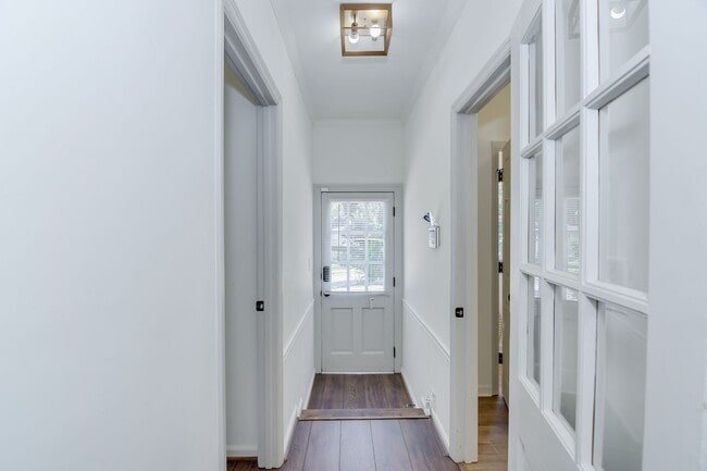 Building Photo - Southern Charm Brick Ranch Home